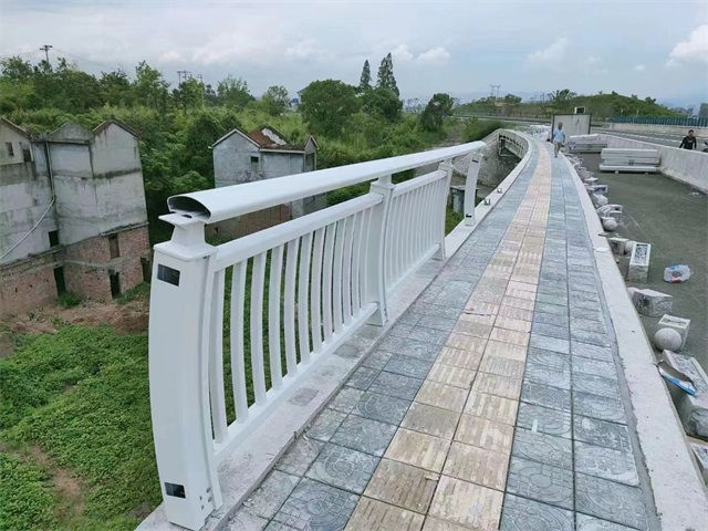 防撞栏杆